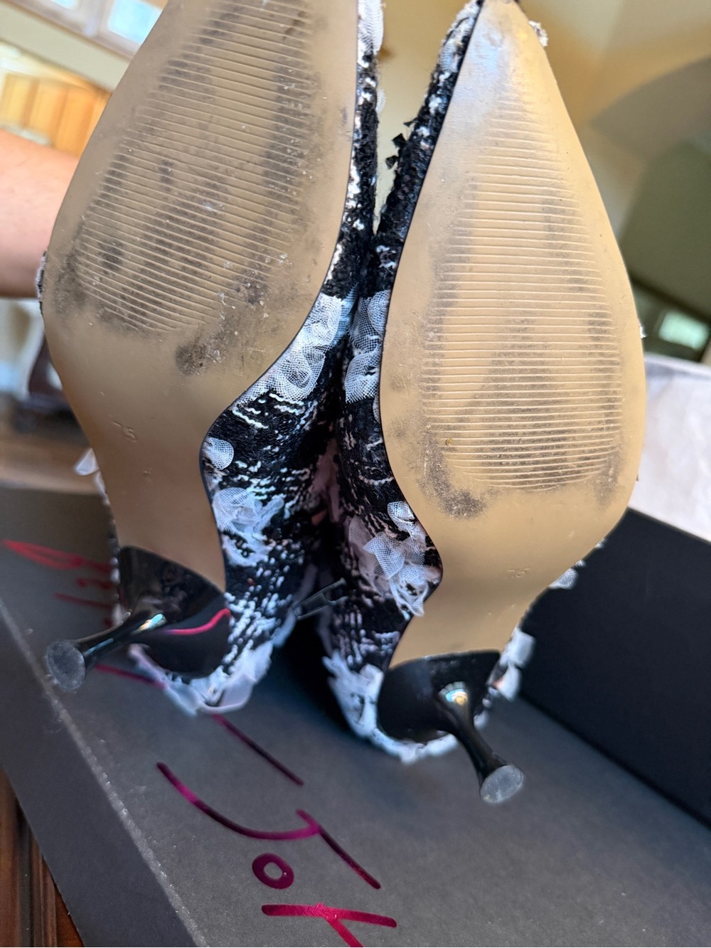 Flats & Loafers - Picture 2 of 5